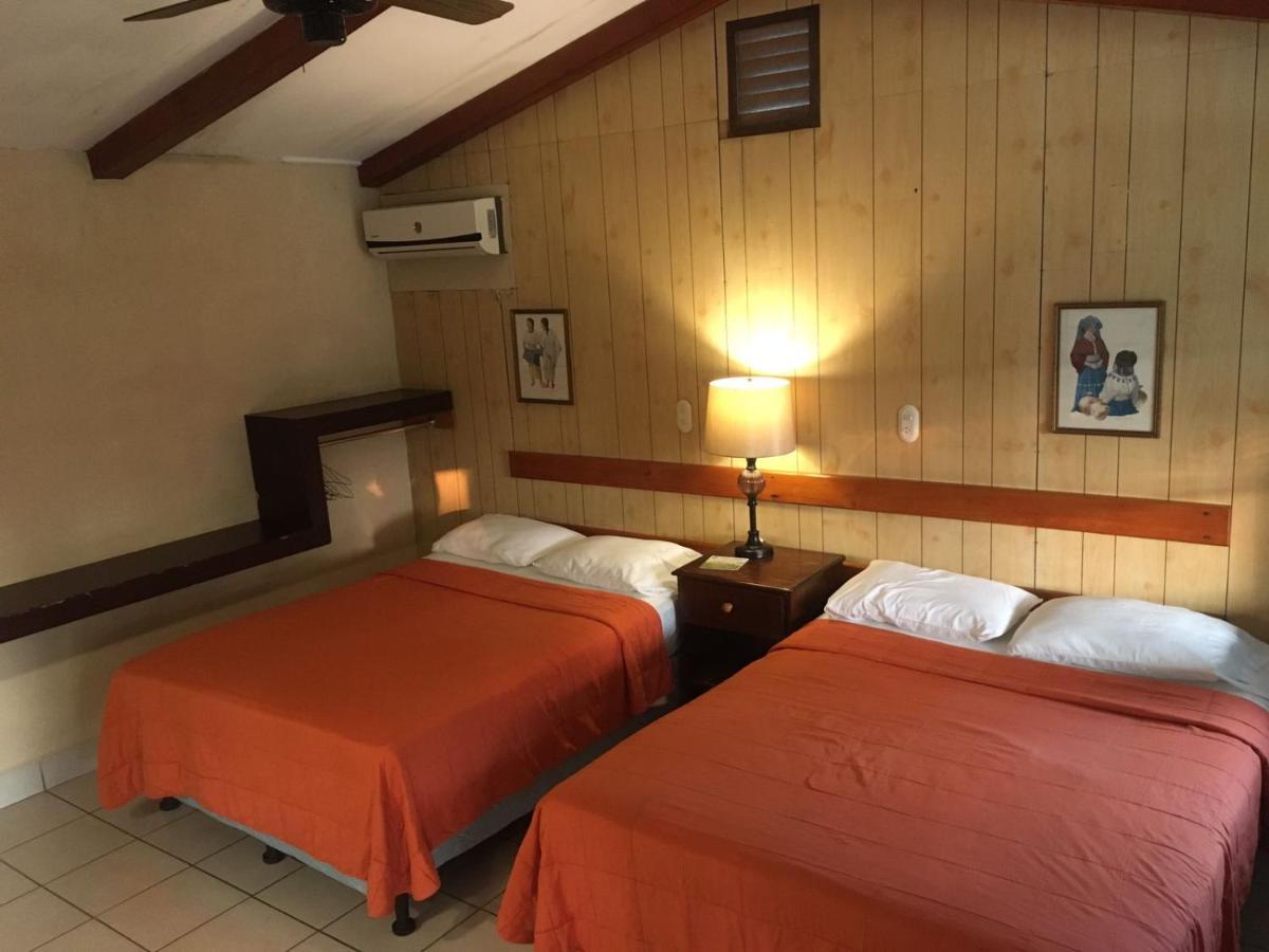 Hotel La Colonia Retalhuleu Eksteriør bilde